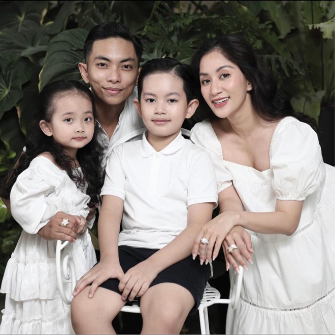 Khánh Thi và Phan Hiển từng suýt buông tay nhau nhưng rồi quyết định vì 2 con mà cố gắng.