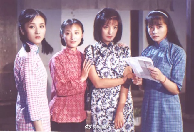 Cô hay bắt nạt những chị em cùng cha khác mẹ trong đó có Y Bình.