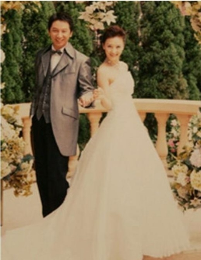 Lạc Gia Đồng và Chu Duyệt vượt qua mọi rào cản để kết hôn.