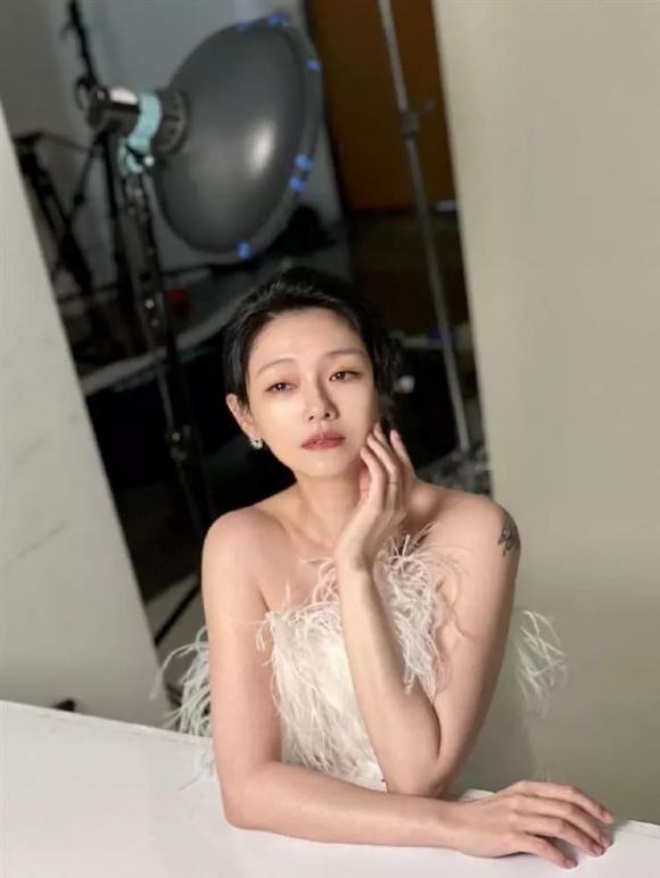 Nhan sắc của cô nhận được vô số lời tán tụng từ khán giả.