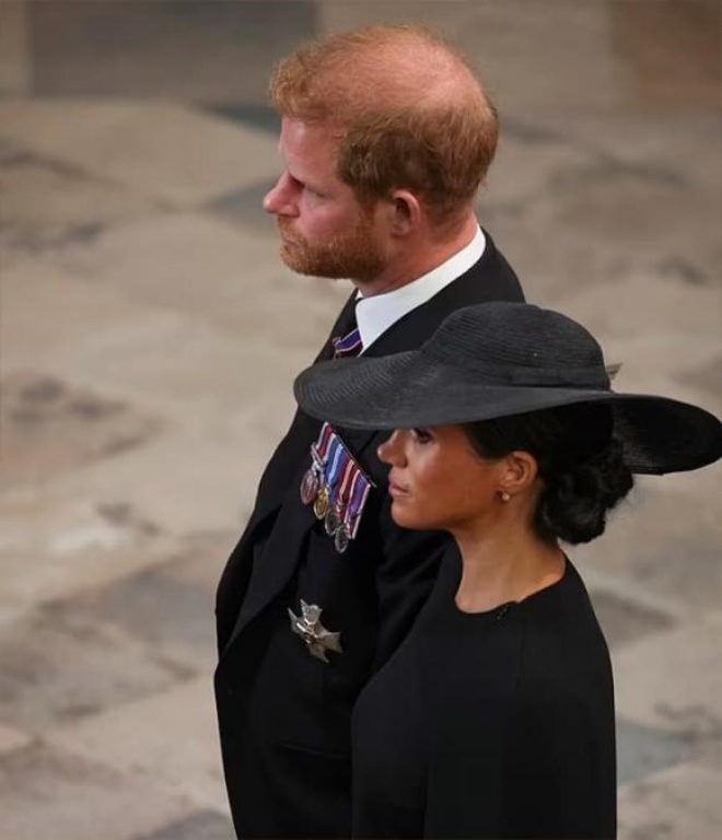 Meghan đã gửi thư xin được nói chuyện riêng với bố chồng.
