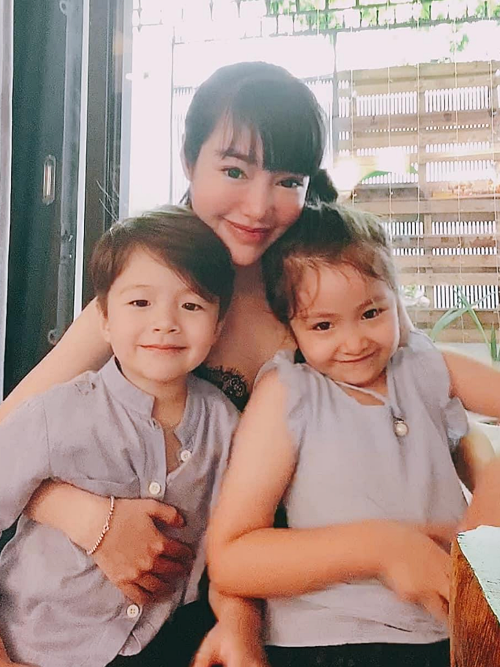 2 thiên thần lai nhà Elly Trần.