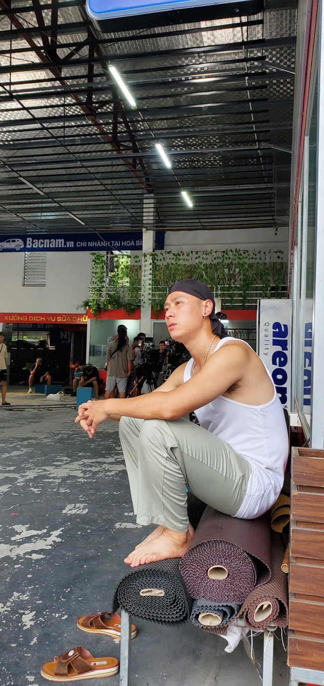 Anh thợ sửa xe amp;#34;u là trờiamp;#34; của Gara Hạnh Phúc: Đời thực khác xa phim, bị vợ chê amp;#34;khá gắtamp;#34; - 1