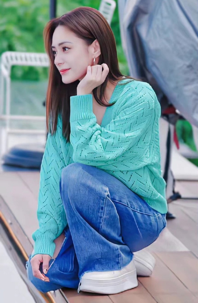 Nhiều người cho rằng Chung Hân Đồng vì quá xinh đẹp nên bị nghi ngờ là đi khách.