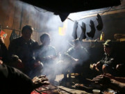 Loài bẩn thỉu ai gặp cũng xua đuổi, xưa không ai ăn nay là đặc sản nổi tiếng thơm ngon đến lạ, 90.000 đồng/kg