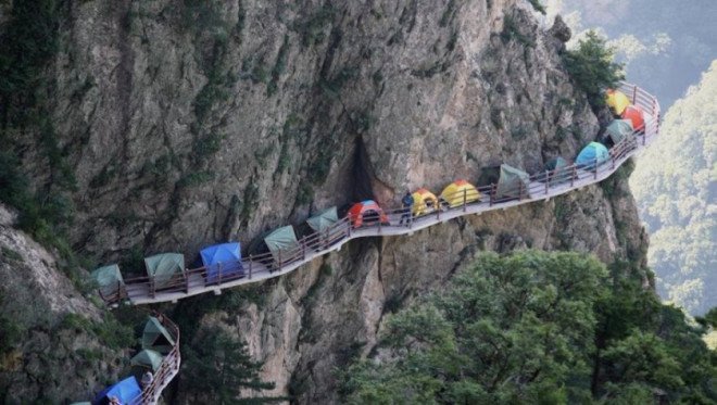 Cắm trại ở vách núi Lão Quân cao hơn 2.000m