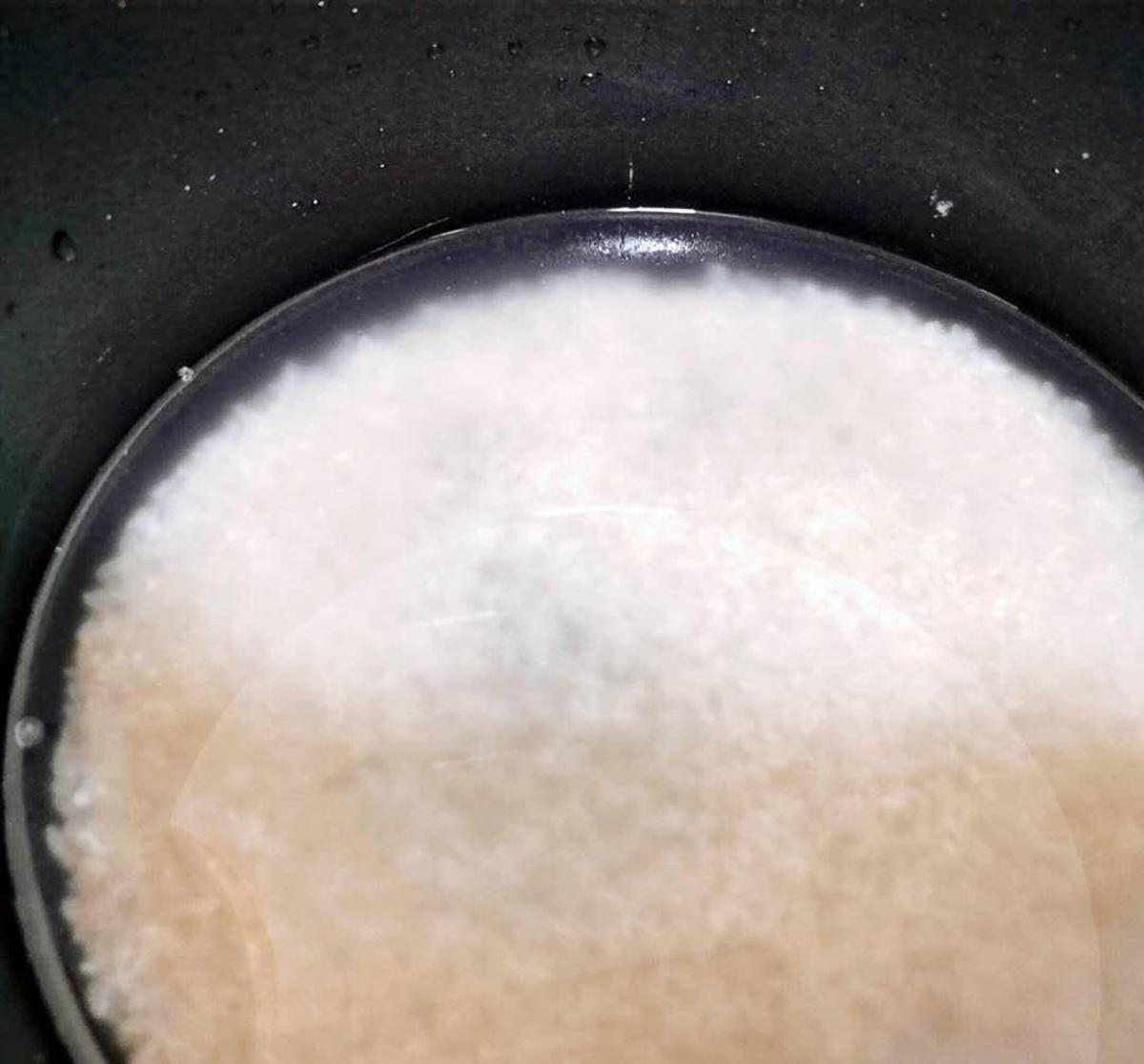 Khi nấu cơm nên vo gạo mấy lần là đúng, tưởng dễ mà 99% mọi người đều làm sai, chẳng trách cơm nhạt “như nước ốc” - 3