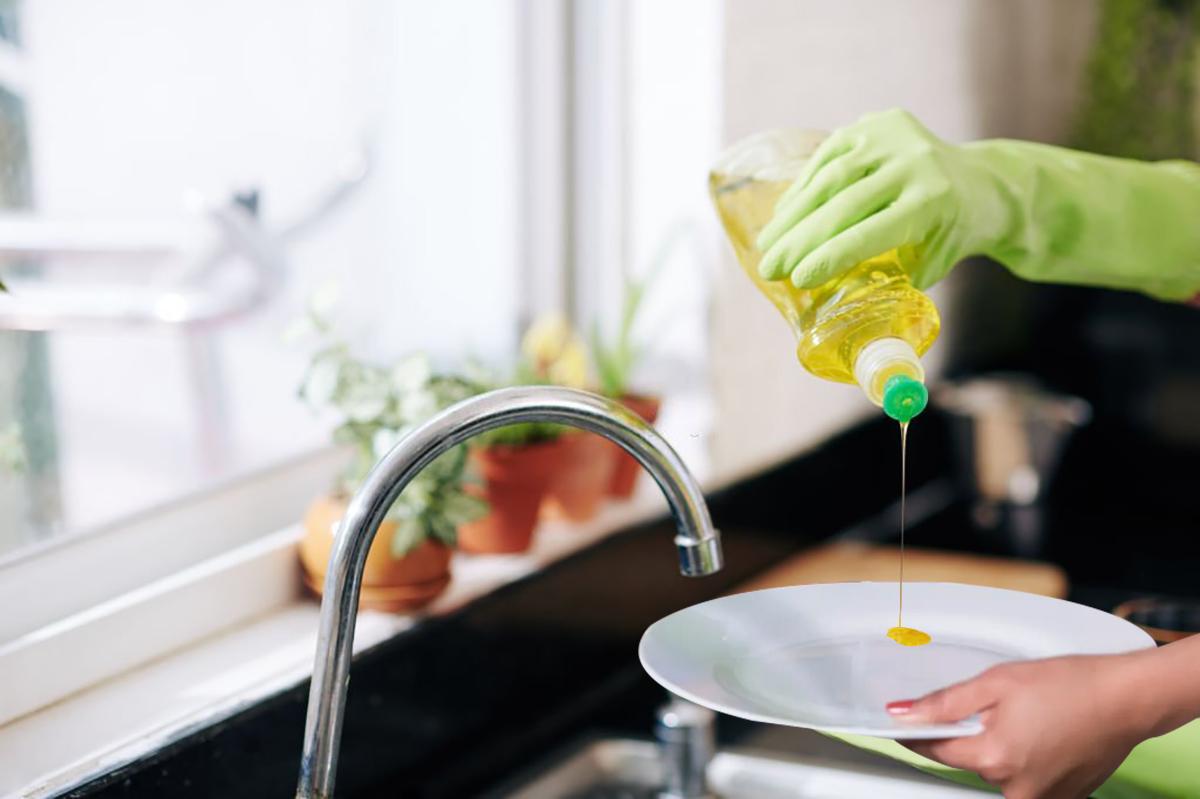 Rửa bát không khó nhưng thói quen số 2 lại tạo ra vi khuẩn gây hại cho sức khỏe của nhiều người - 1