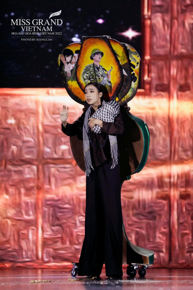 amp;#34;Nổi da gàamp;#34; với trang phục dân tộc tại Miss Grand Vietnam 2022, fan Thái cũng phải ngẩn ngơ - 16