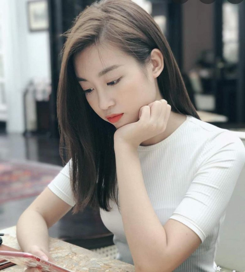 Hình ảnh quen thuộc của chị em mình: Hoa hậu Đỗ Mỹ Linh mòn mỏi vì ngồi làm tóc 6 tiếng đồng hồ - 7