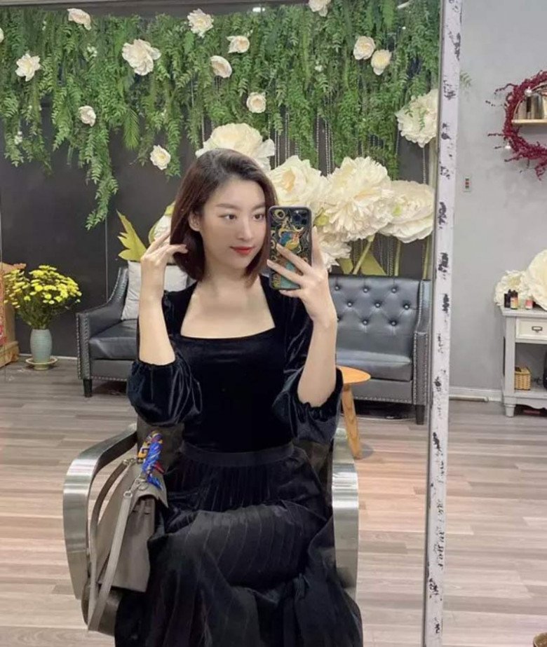 Hình ảnh quen thuộc của chị em mình: Hoa hậu Đỗ Mỹ Linh mòn mỏi vì ngồi làm tóc 6 tiếng đồng hồ - 8