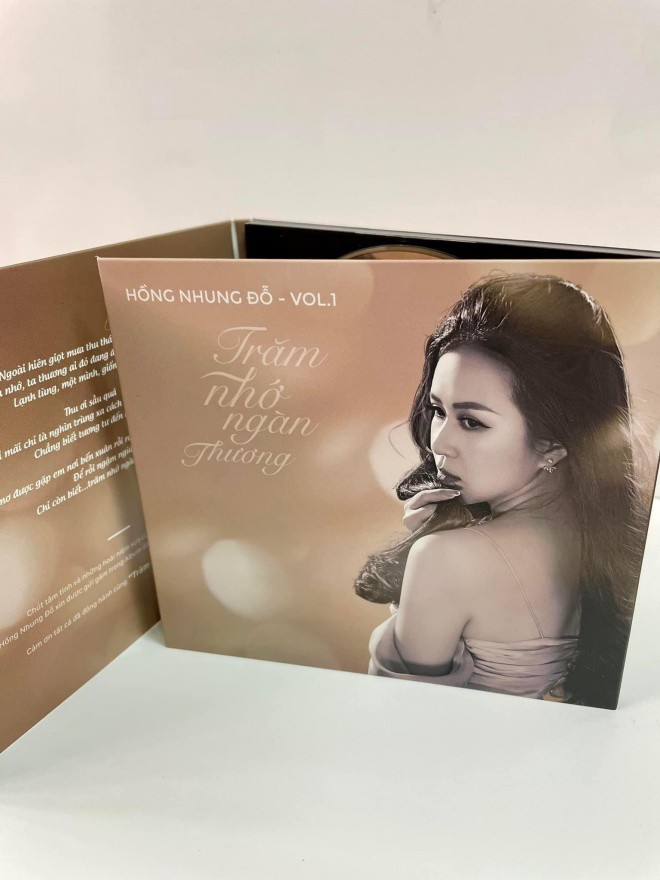 Nữ ca sĩ Hồng Nhung Đỗ vừa ra mắt album vol.1 mang tên “Trăm nhớ ngàn thương”.