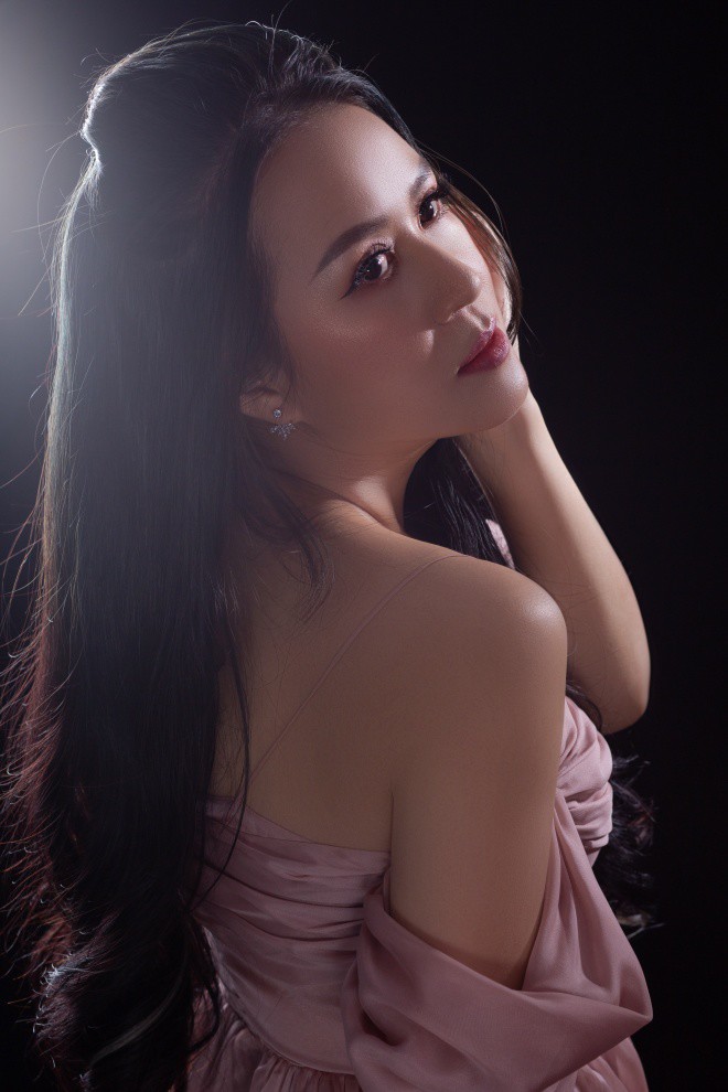 Mấy năm trở lại đây, nhờ một cơ duyên mà Hồng Nhung Đỗ bắt đầu hát nhạc Trịnh Công Sơn, và rồi nhạc trữ tình tiền chiến.