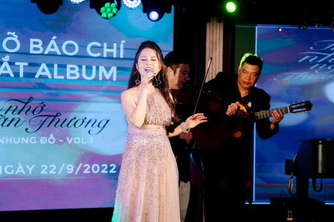 Có thể nói, sau 20 năm đi hát, giờ Hồng Nhung Đỗ mới “bước ra ánh sáng” để đến với đông đảo khán giả hơn.
