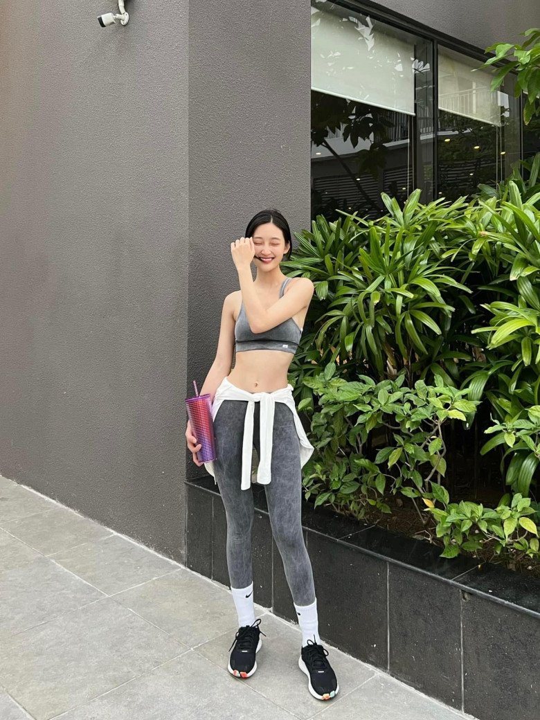 Mỹ nữ Thái Bình đi tập thể dục vẫn khoe đường cong bằng set đồ ôm mỏng manh - 3