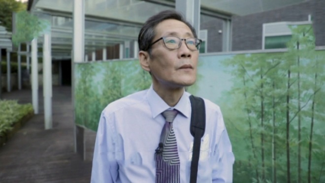 10 năm sau cái chết của 3 đứa con bị vợ giết hại, tài tử Hàn bật khóc khi viếng mộ - 5