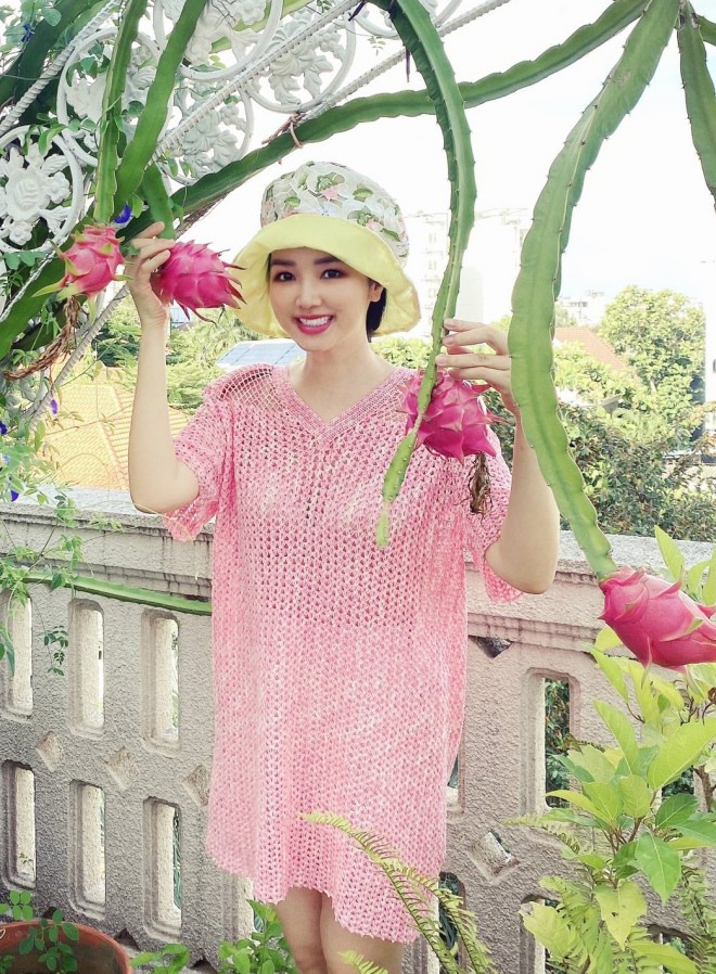 Hoa hậu Giáng My thảnh thơi trồng rau củ trong biệt thự, kết quả bội thu ăn không hết - 9