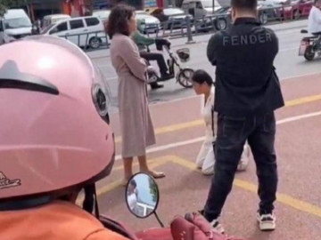 Biết chồng ngoại tình, “chính thất” có pha xử lý khiến “tiểu tam” phải quỳ gối xin tha