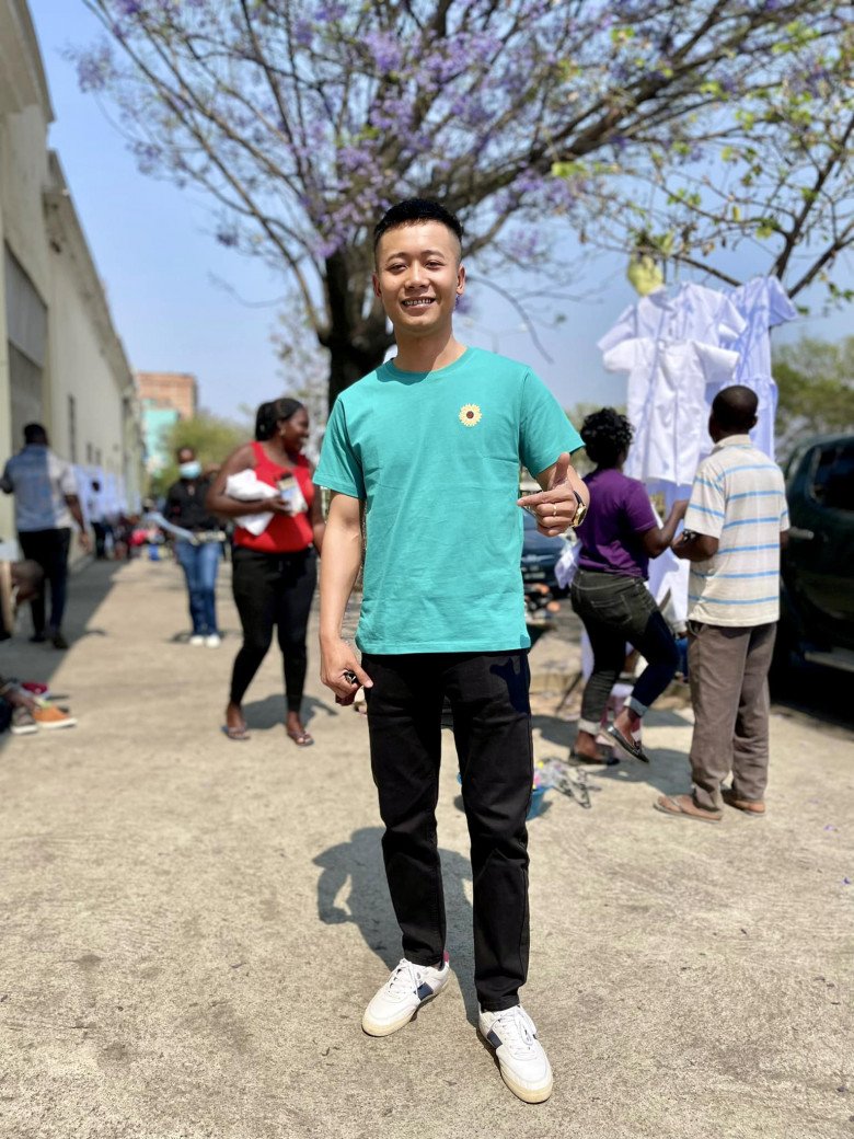 Cuộc sống hiện tại của Quang Linh Vlog tại châu Phi: Bội thu mùa màng, lên kế hoạch về Việt Nam cuối năm nay - 9