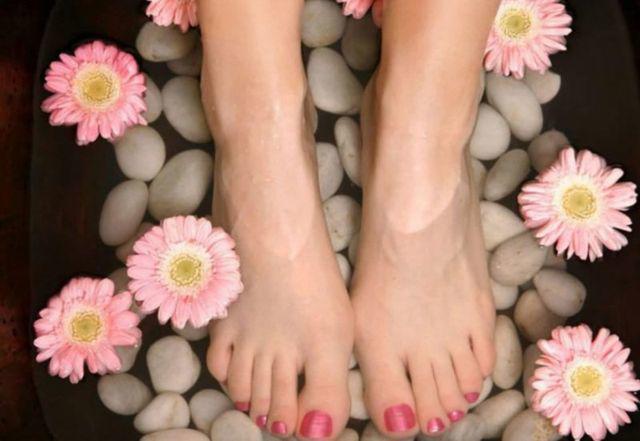 Phụ nữ xuất hiện 5 đặc điểm này trên bàn chân, tương lai dễ sống lâu trăm tuổi, ai có được 1 điều cũng mừng - 1