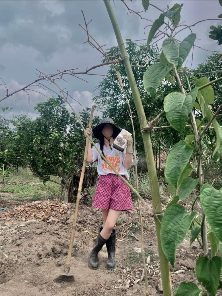 Người tự nhận là amp;#34;chủ nợ 17 tỷamp;#34; livestream tuyên bố mẹ của Tina Dương nói không đúng sự thật - 10