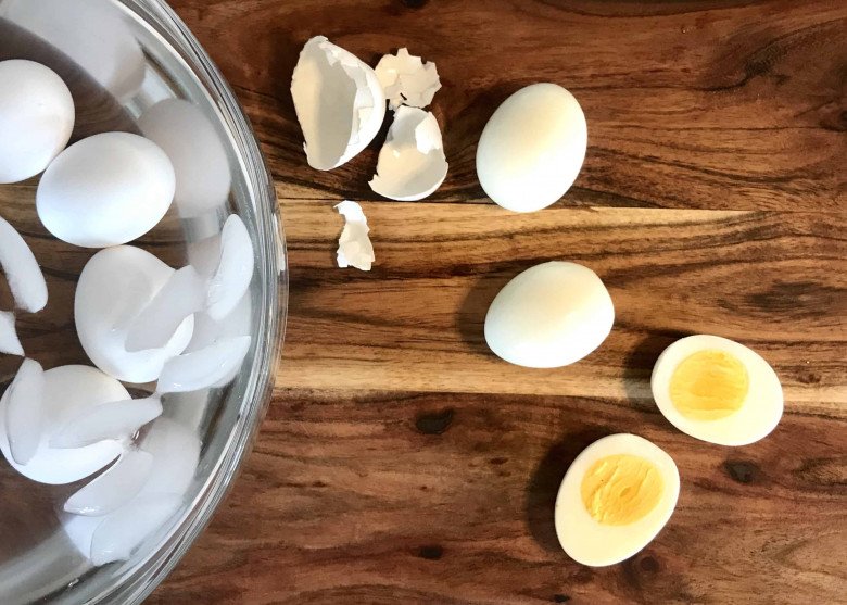 Luộc trứng đừng dại cho ngay vào nồi, nhớ làm điều này trước trứng không nứt lại dễ bóc vỏ - 5