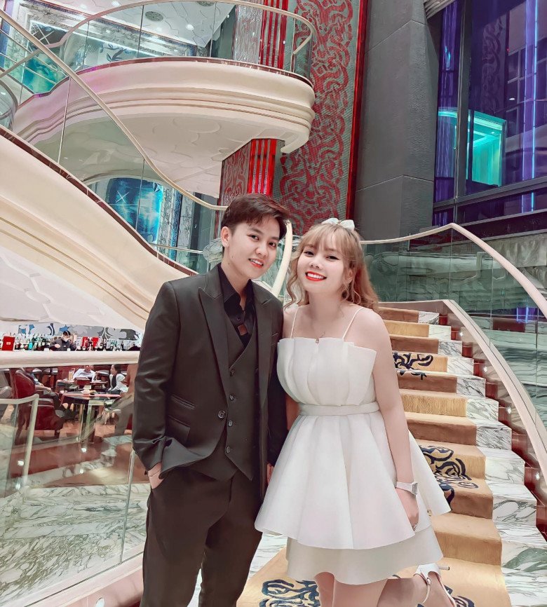 Cặp đôi Múi Xù và Bi Bảo bất chấp dị nghị kết hôn đồng giới, 4 năm hôn nhân viên mãn, chuẩn bị đón con đầu lòng - 1