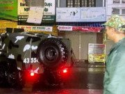 Bà bầu - Sản phụ chuyển dạ trong bão Noru, được xe bọc thép đưa đi cấp cứu