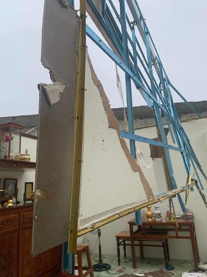 Những hình ảnh tan hoang sau khi amp;#34;cuồng phongamp;#34; bão số 4 quét qua, cây cối gãy đổ, nhà tốc mái hàng loạt - 14