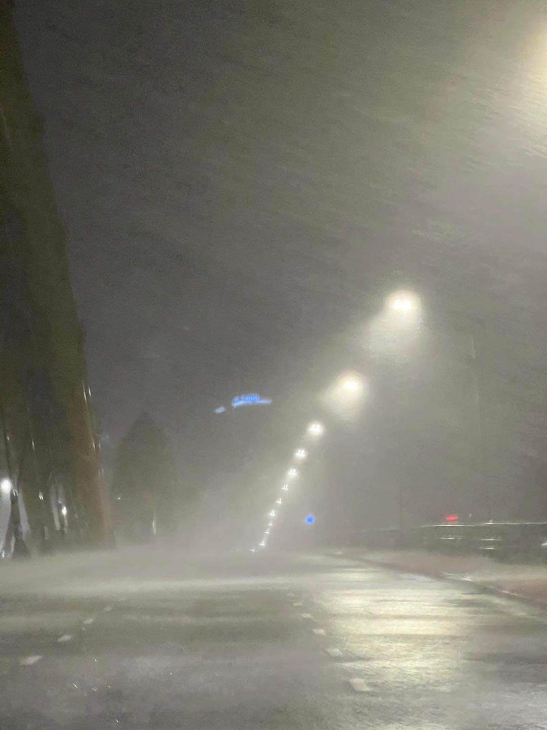 Những hình ảnh tan hoang sau khi amp;#34;cuồng phongamp;#34; bão số 4 quét qua, cây cối gãy đổ, nhà tốc mái hàng loạt - 17