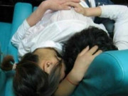 Bà bầu - Nữ sinh 16 tuổi có bầu, mẹ dắt đi phá thai mà chỉ biết ôm mặt khóc nhìn con sợ hãi trên bàn thủ thuật