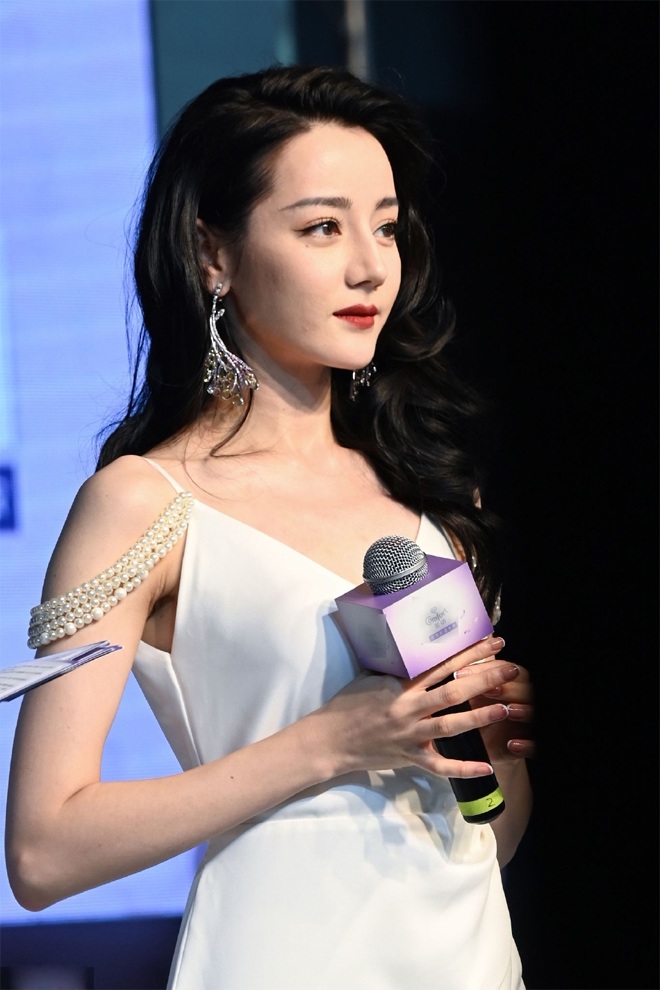Nhiều người cho rằng ảnh của cô được chỉnh sửa kỹ càng.