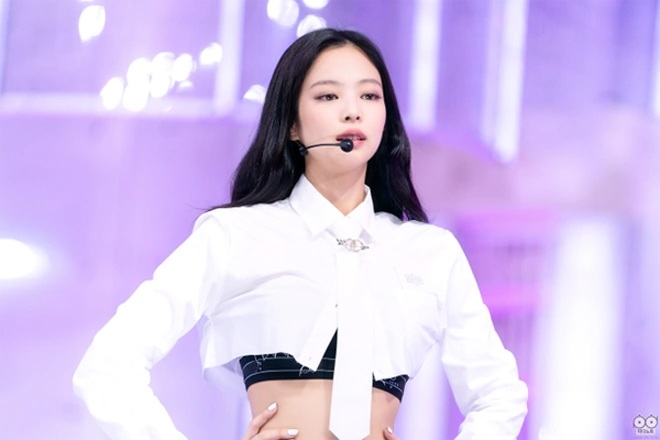 Jennie bị lộ ảnh đời tư với V (BTS).