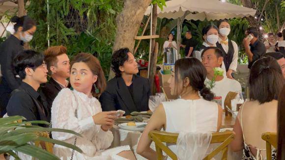 Sao Việt 24h: Mai Tài Phến ngoại hình amp;#34;xập xệamp;#34;, tóc bết trong khi Mỹ Tâm được khen ngày càng trẻ đẹp - 3