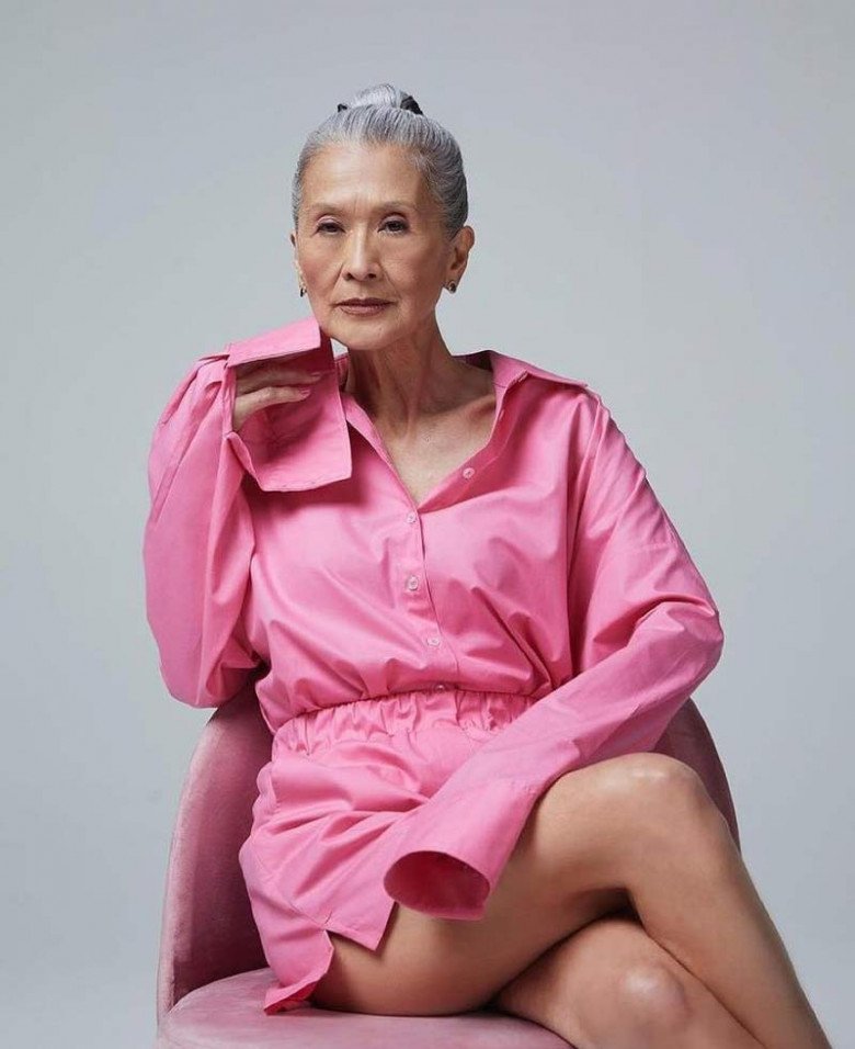 Bà ngoại U80 gây sốt khi làm người mẫu nhờ tự chữa lành, nếp nhăn không còn là thử thách - 4