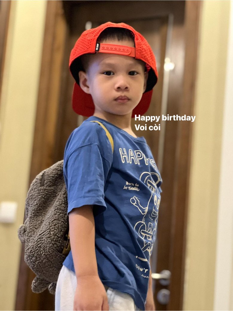 Bé Voi nay đã 4 tuổi và được bố mẹ hết sức cưng chiều. 