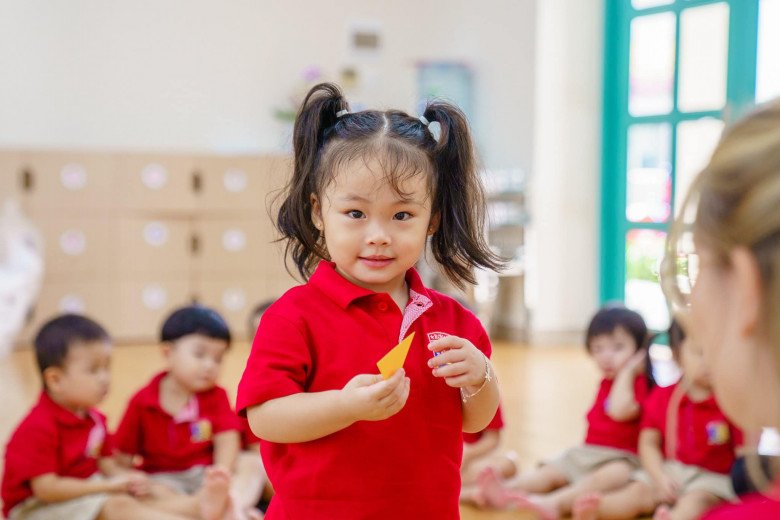 Con gái lai Hàn đi học, Pha Lê lên mạng hỏi cách buộc tóc đẹp cho bé bằng bạn bằng bè - 7