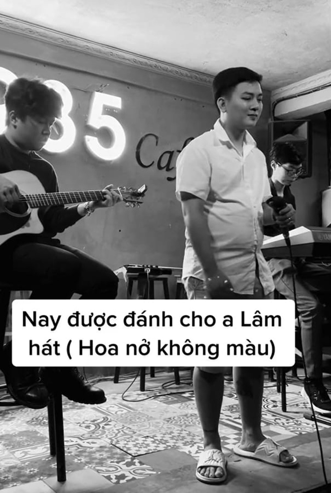 Giọng hát Hoài Lâm xưa hay bây giờ thì vẫn vậy nhưng cái áo có gì đó nó lạ lắm, một số diễn đàn nhận xét.