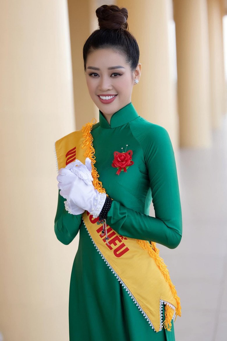 Khánh Vân đi ăn cưới mặc kín như bưng, ghi điểm với phong cách chuẩn Hoa hậu Hoàn vũ - 8