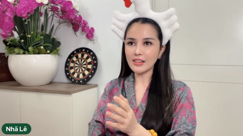 Chị Nhã Lê trong livestream nhắc đến vụ việc liên quan đến Tina Dương