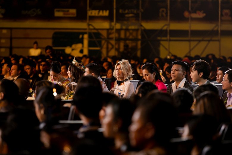Xuất hiện amp;#34;Kim siêu vòng baamp;#34; trong đêm chung khảo Miss Grand Việt Nam, lại còn ngồi làm giám khảo - 8