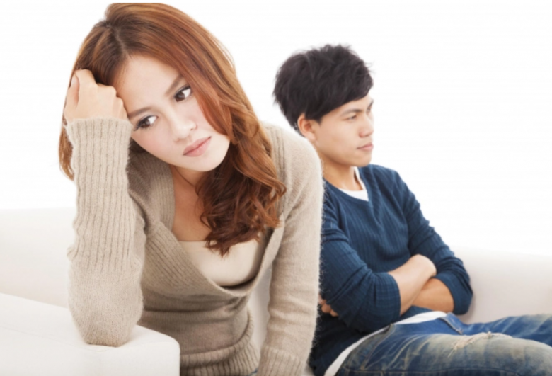 Dù được bật đèn xanh nhưng chàng trai không dám tiếp cận vì của quý có vấn đề. (Ảnh minh họa)