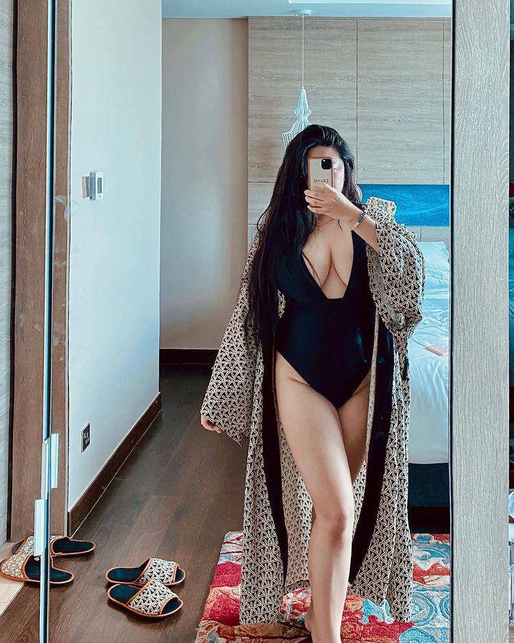 Hotgirl ngực khủng đi đám cưới nổi bật hơn cô dâu, đời thực làm mẹ đơn thân trẻ đẹp như chị của con trai - 8