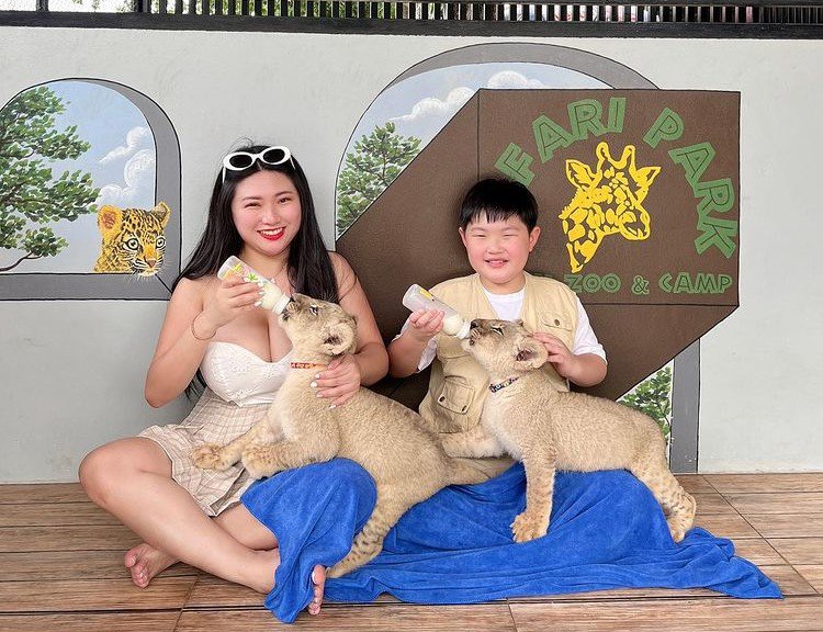 Hotgirl ngực khủng đi đám cưới nổi bật hơn cô dâu, đời thực làm mẹ đơn thân trẻ đẹp như chị của con trai - 12