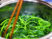 Sức khỏe - Ăn rau muống hằng ngày có tốt không? Nhiều người ăn rau muống bao nhiêu năm cũng không biết điều này