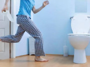 Sức khỏe - Người đi tiểu liên tục sau khi uống nước hay người nửa ngày mới đi vệ sinh, ai có thận khỏe hơn?
