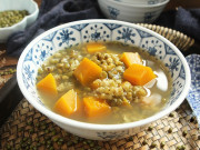 Bếp Eva - Loại hạt "nhỏ nhưng có võ", đem nấu với quả giàu vitamnin này được món cực bổ, vừa ngọt lại thanh mát đẹp da ngày hè