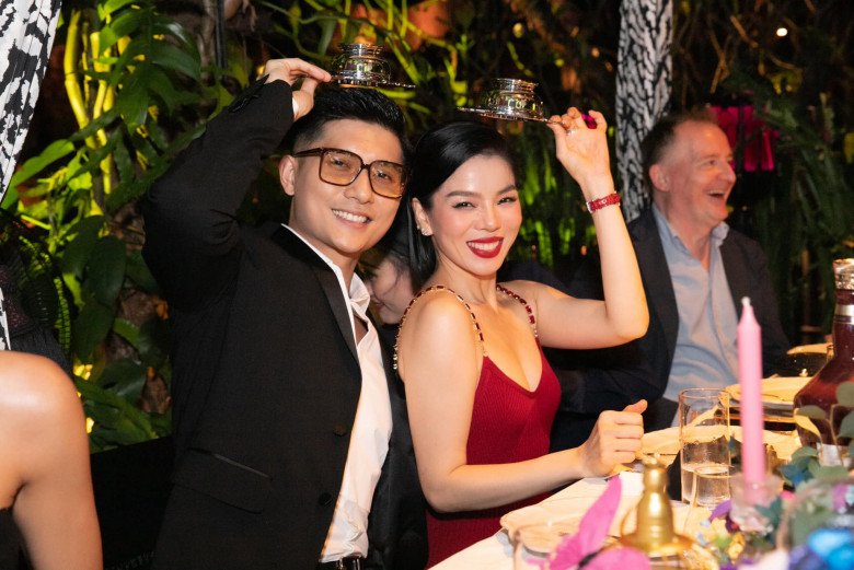 Người đẹp nhiều lần dành lời khen cho bạn trai.