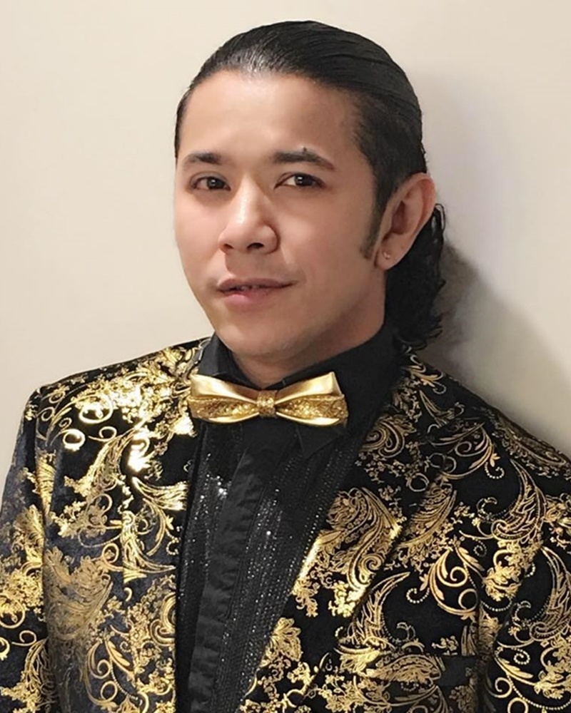 Kasim Hoàng Vũ được nhiều khán giả biết đến qua chương trình Sao Mai điểm hẹn 2004, anh giành Ca sĩ được yêu thích nhất do khán giả bình chọn, thứ hạng tương đương với Quán quân của giải là Tùng Dương.
