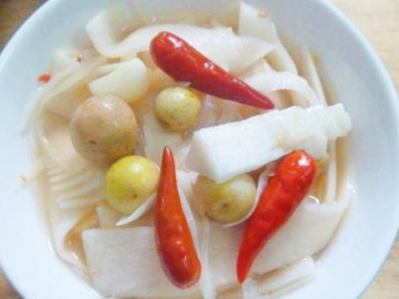 Cách ngâm măng ớt chua ngon, không bị màng hay nổi váng